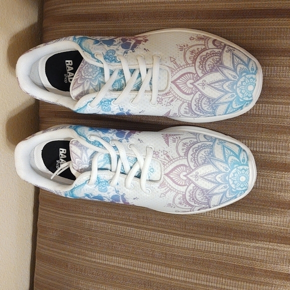 Raad Shop Women's low top sneakers. pink & blue mandala shoes. Size 10.5 - Picture 2 of 5
